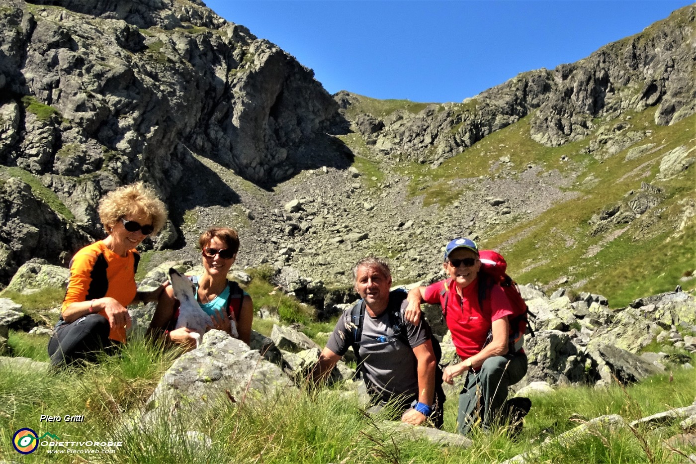 01 Salendo sul Sentiero dei vitelli e il 101 alla Bocchetta di Valpianella (2210 m).JPG